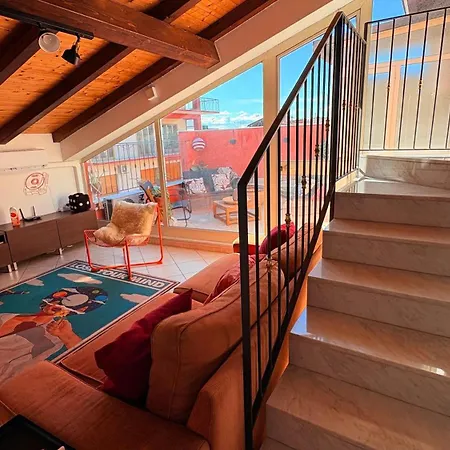 Design Penthouse In Centre Κατάνια